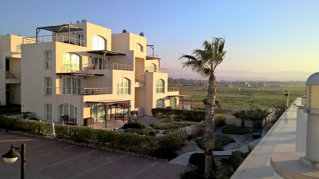 Aphrodite Beachfront Penthouse Apartment Kaziverá Kültér fotó