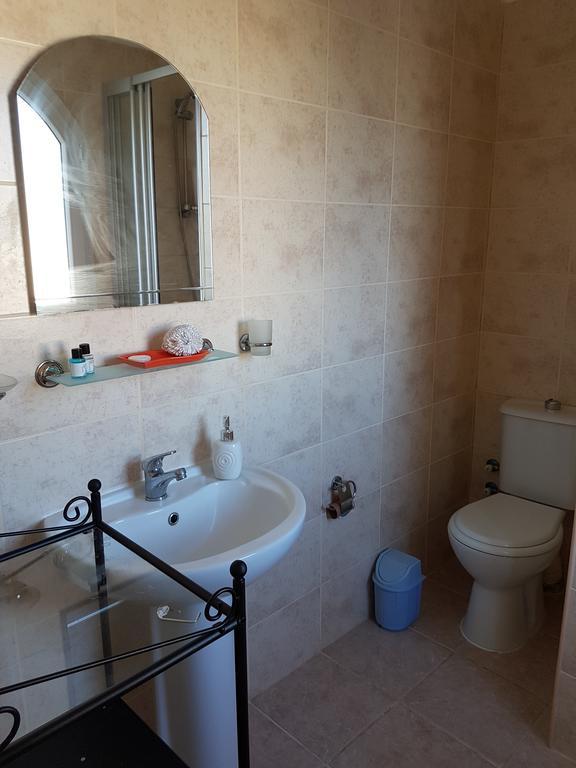Aphrodite Beachfront Penthouse Apartment Kaziverá Kültér fotó