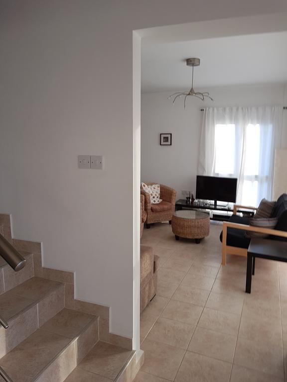 Aphrodite Beachfront Penthouse Apartment Kaziverá Kültér fotó