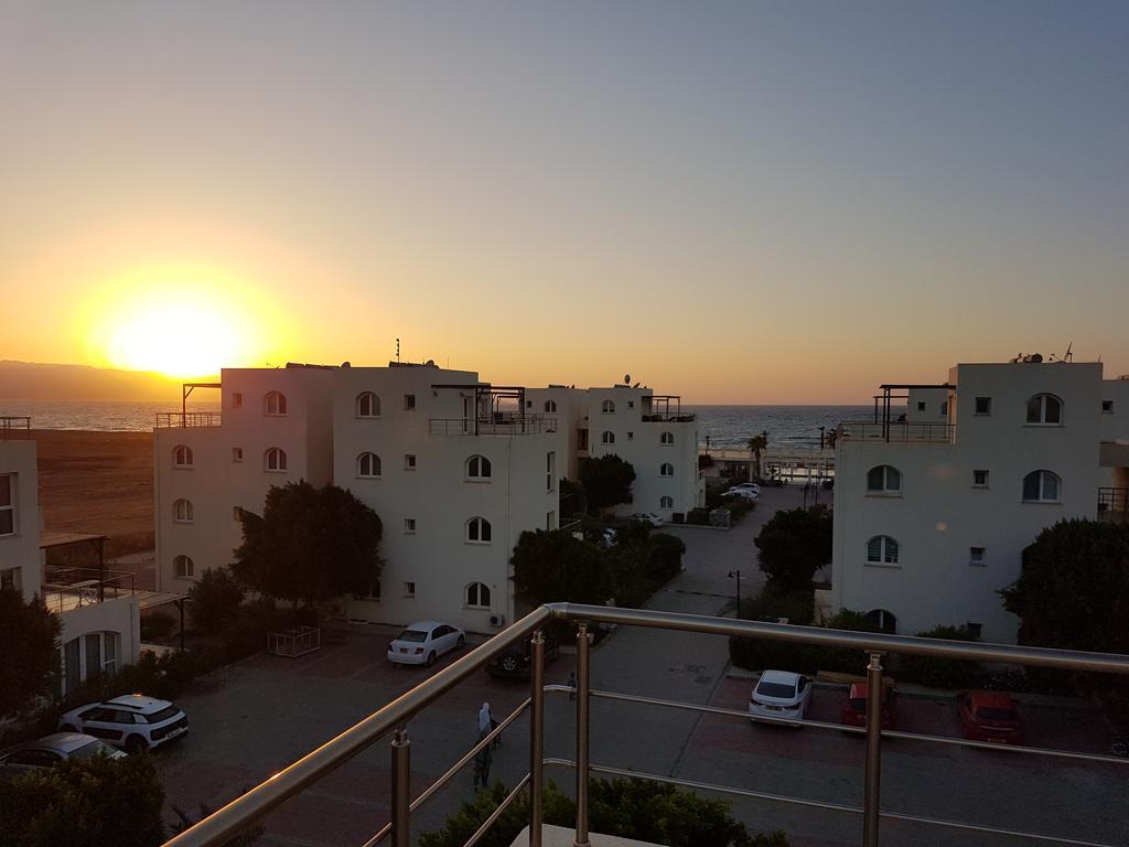 Aphrodite Beachfront Penthouse Apartment Kaziverá Kültér fotó