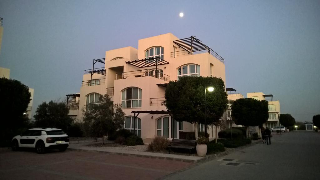 Aphrodite Beachfront Penthouse Apartment Kaziverá Kültér fotó