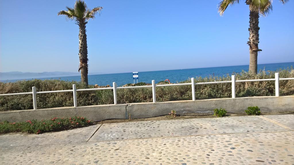 Aphrodite Beachfront Penthouse Apartment Kaziverá Kültér fotó