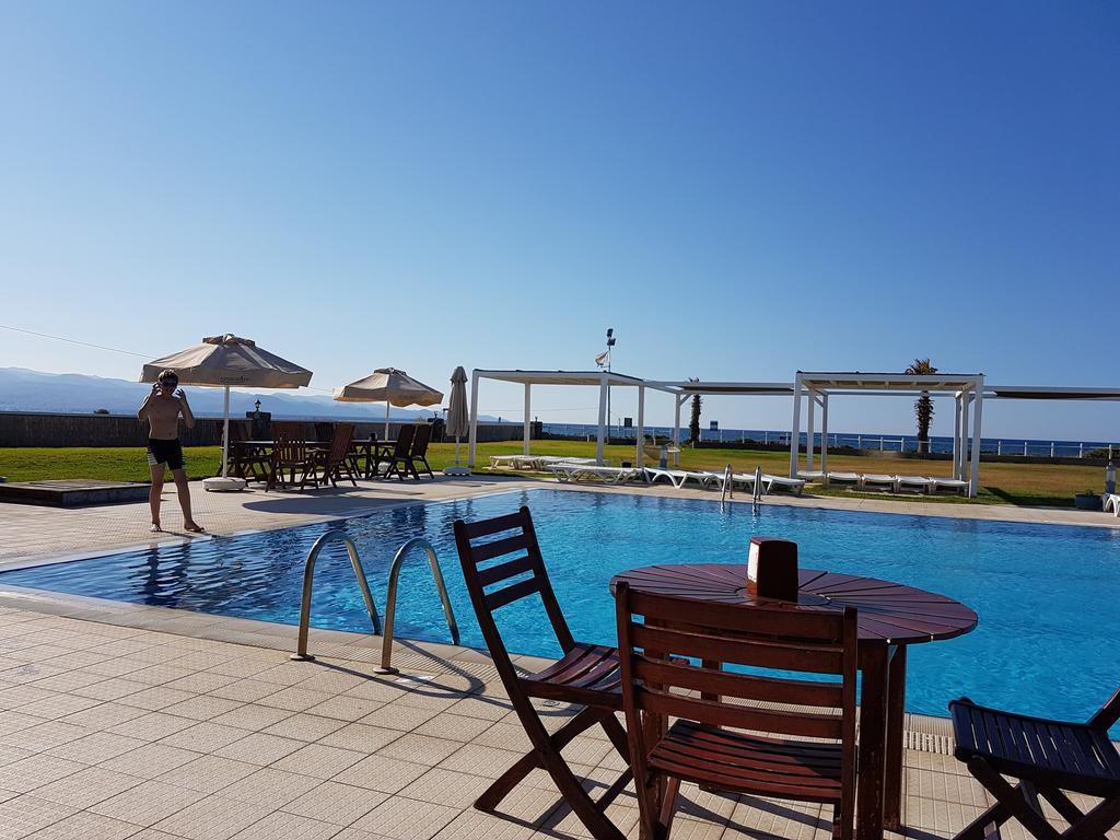 Aphrodite Beachfront Penthouse Apartment Kaziverá Kültér fotó