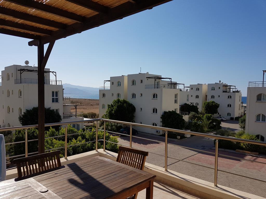 Aphrodite Beachfront Penthouse Apartment Kaziverá Kültér fotó