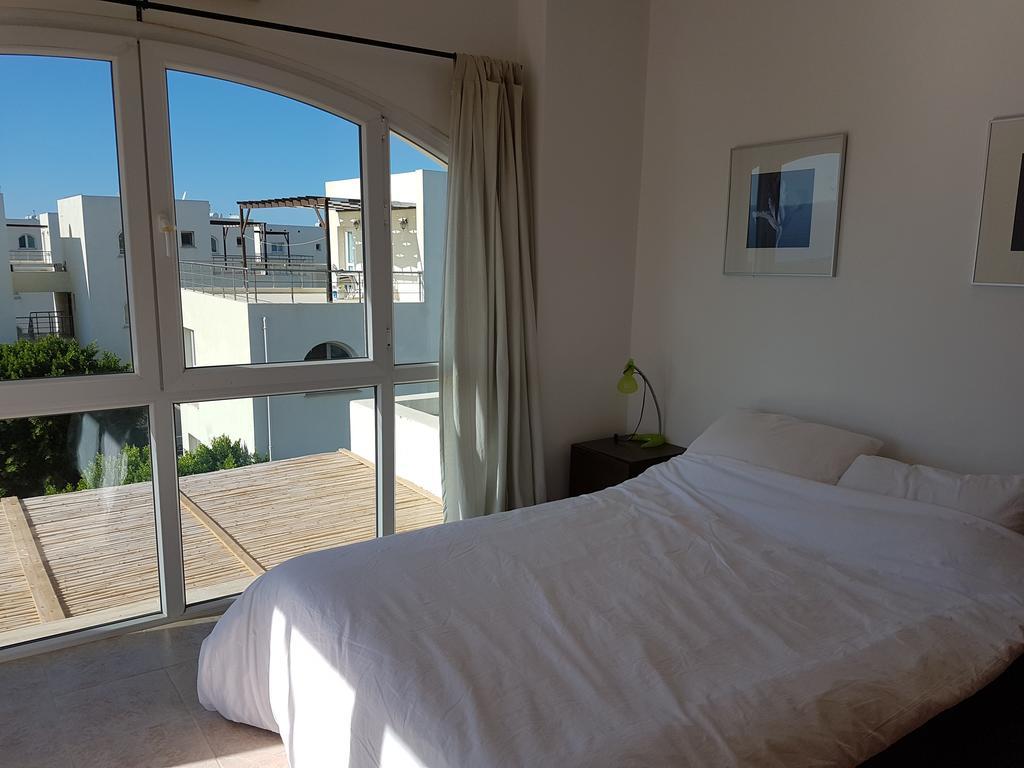 Aphrodite Beachfront Penthouse Apartment Kaziverá Kültér fotó
