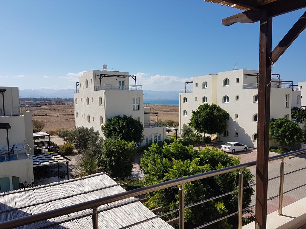 Aphrodite Beachfront Penthouse Apartment Kaziverá Kültér fotó