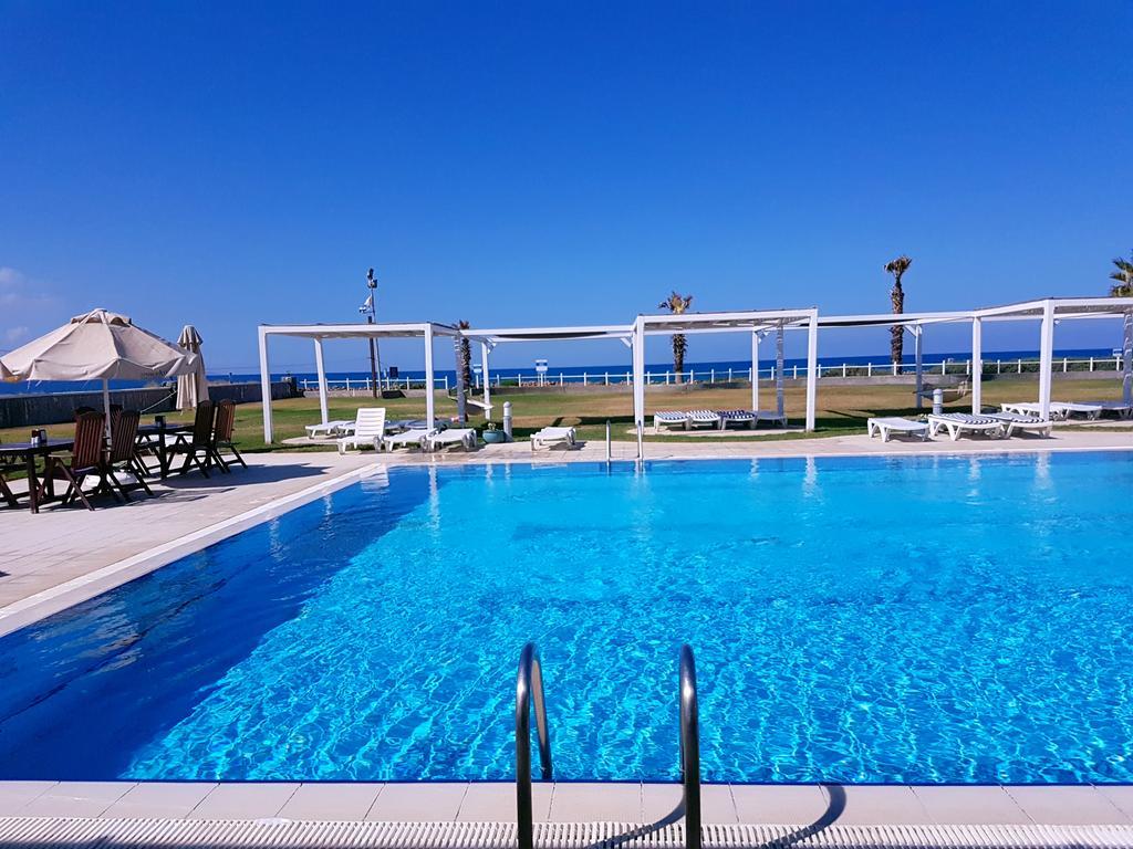 Aphrodite Beachfront Penthouse Apartment Kaziverá Kültér fotó