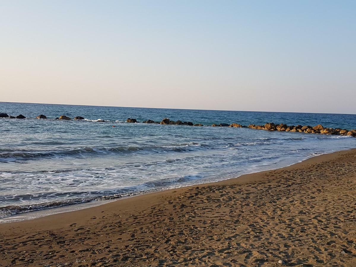 Aphrodite Beachfront Penthouse Apartment Kaziverá Kültér fotó